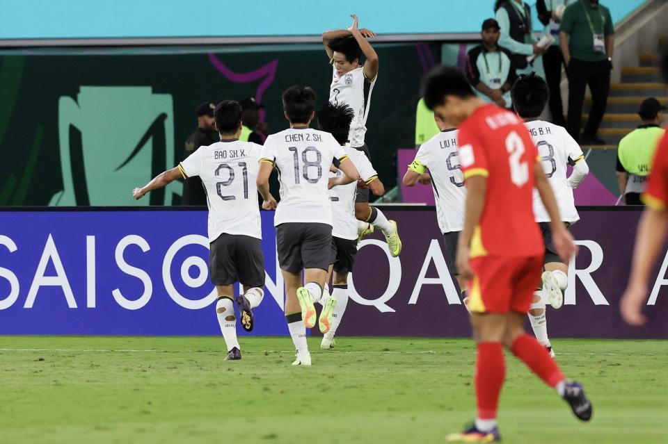 新球体育-感谢崔康熙！他上赛季的病退，让中国U23拥有了一名带刀后卫