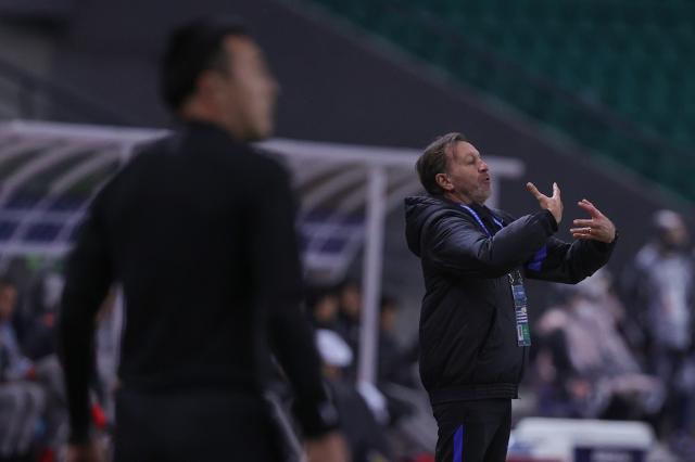 足球比分直播-深足无缘前4亚冠梦碎 卡洛斯失落：我们不比对手差